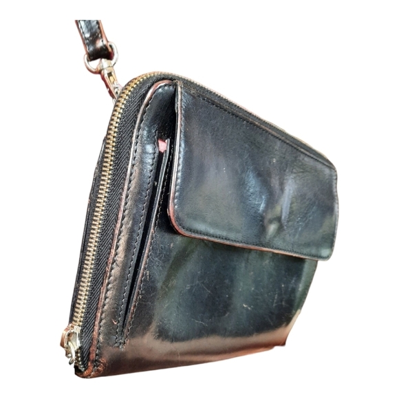 HOBO Handbags - Hobo International 100% genuine leather black zipper clutch crossbody purse